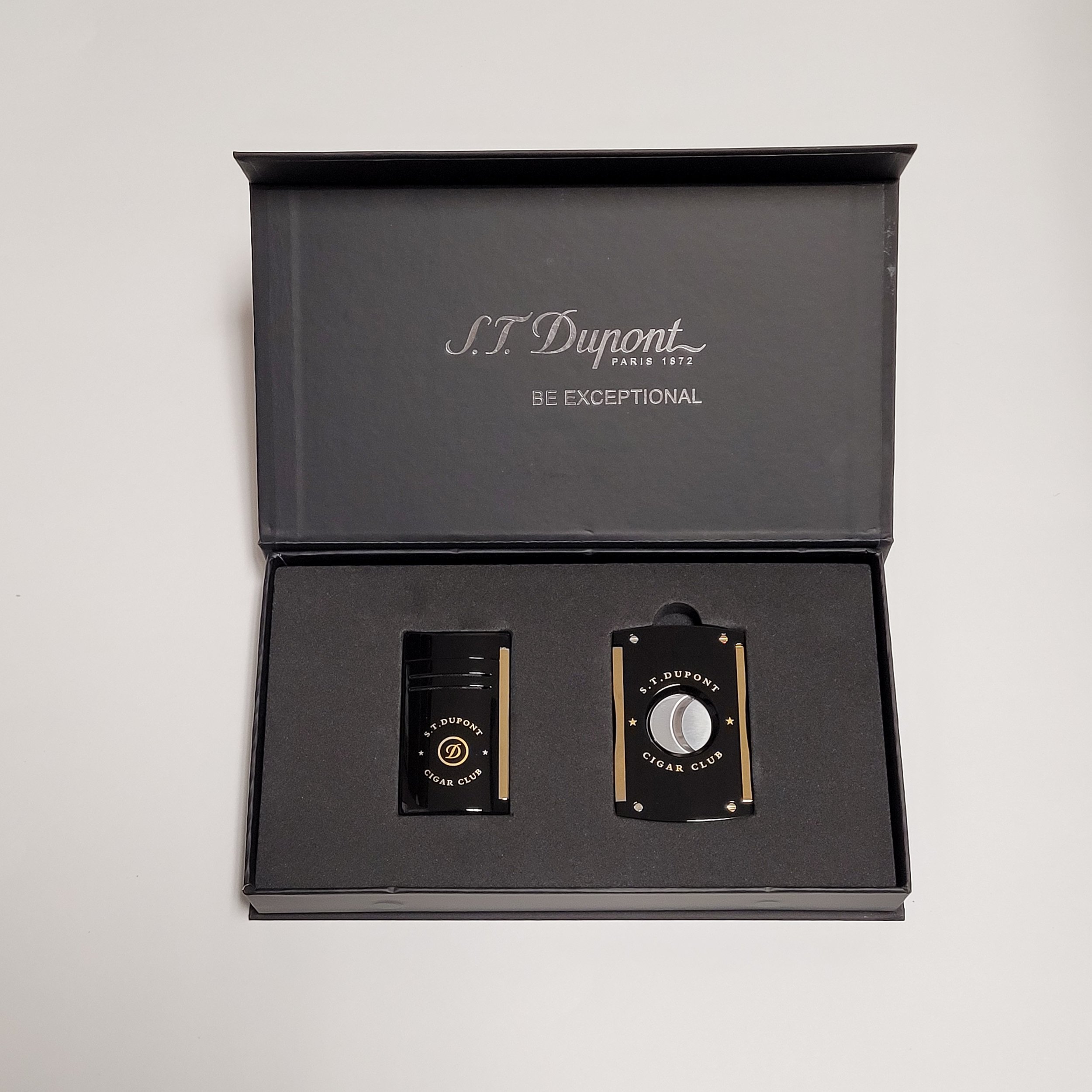 S.T. Dupont Maxijet and Cutter Cigar Club Gift Set — Elegant